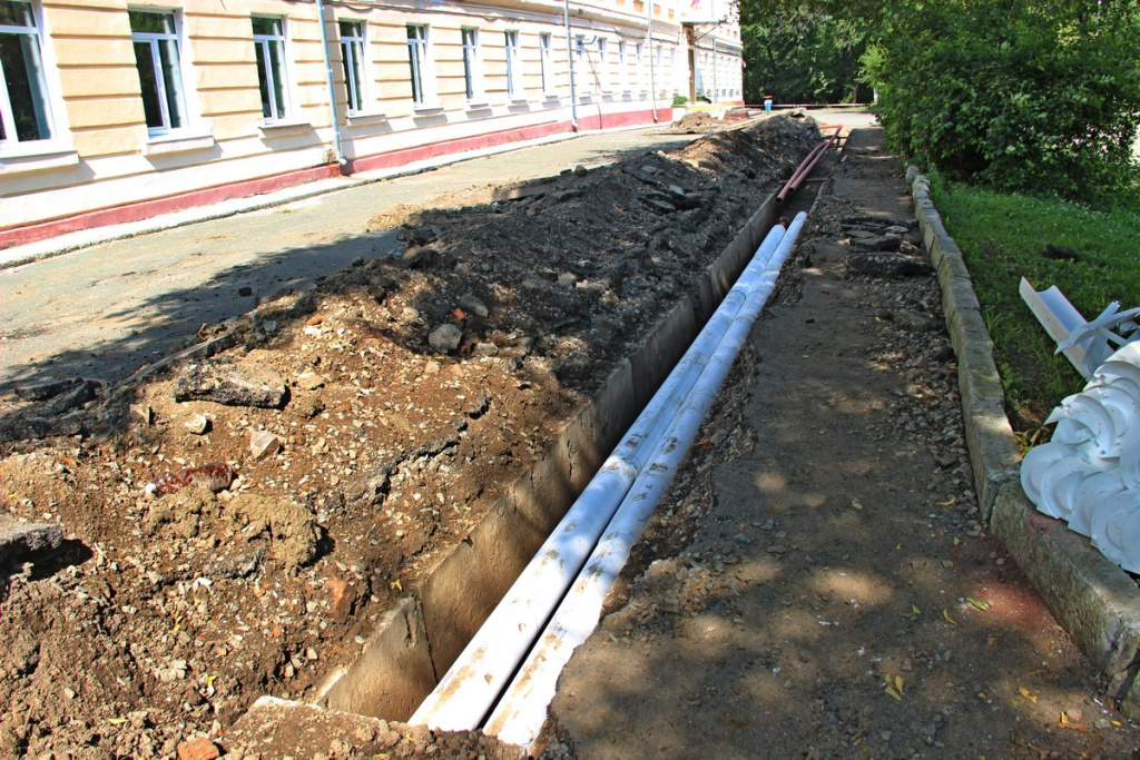 Теплоизоляция тепловой сети возле школы №44 в пригороде Владивостока